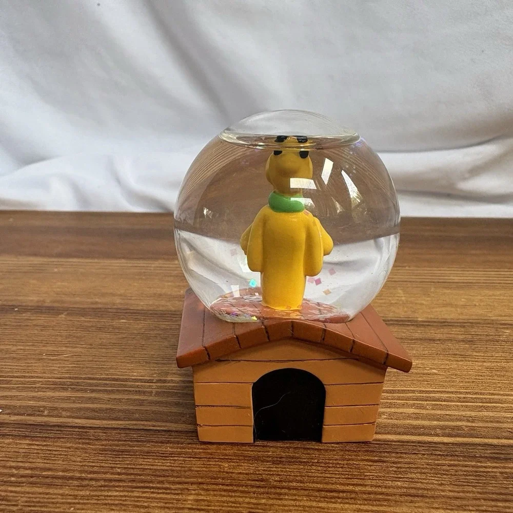 Disney Pluto Snow Globe Doghouse Mini Water Globe Figurine Collectible 2.5